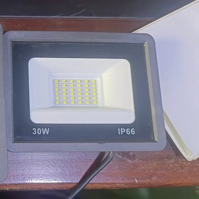 यार्ड गार्डन या पार्क के लिए 10w से 200w 3 साल की वारंटी सरल डिजाइन जलरोधी एलईडी स्पॉट लाइट